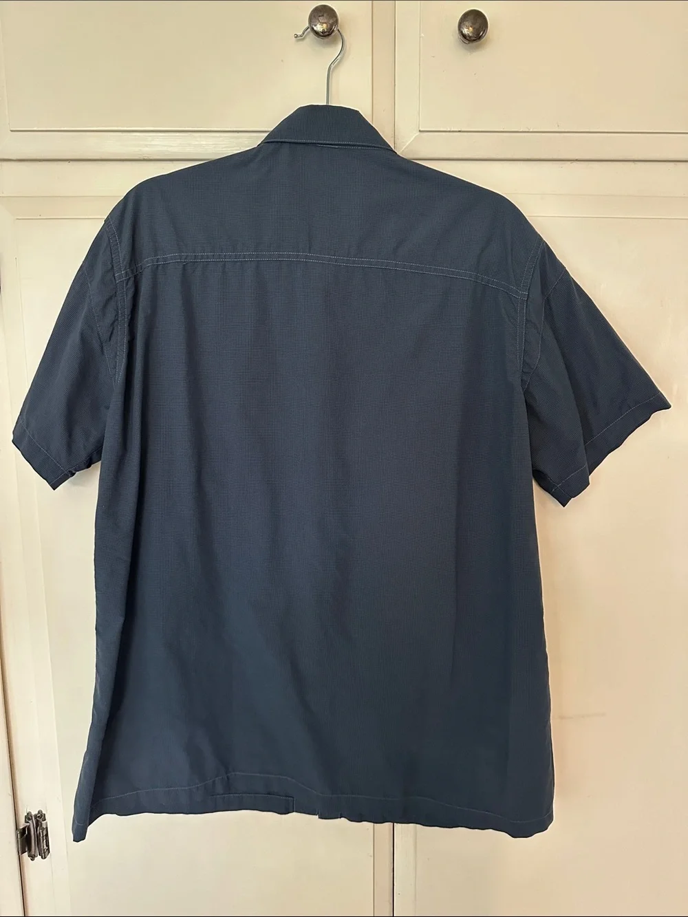 Kuhl Men's Short-Sleeve Button-Down Shirt in Navy with Plaid Lining - Picture 6 of 10